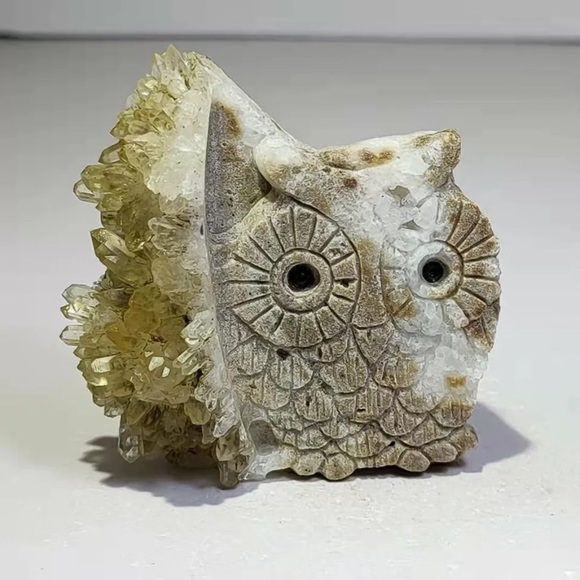 Natural quartz Crystal carved Owl - Picture 5 of 5